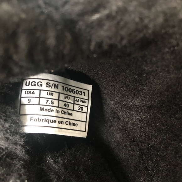 UGG BOOTS….. size 9….black color - Picture 4 of 12